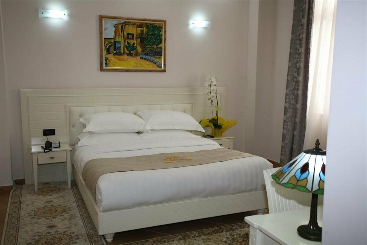 Hotel Boutique Las Тирана Екстер'єр фото